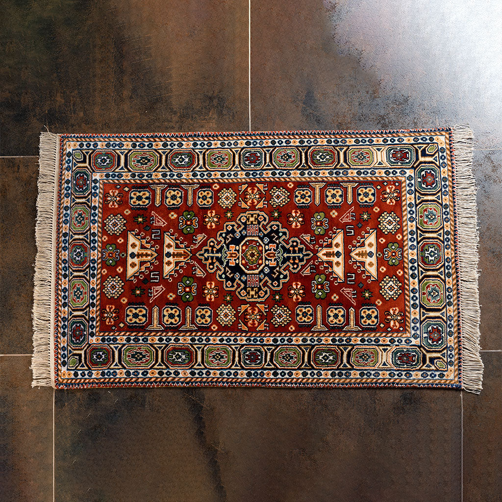 "Gonagkend" Grapefruit red silk carpet